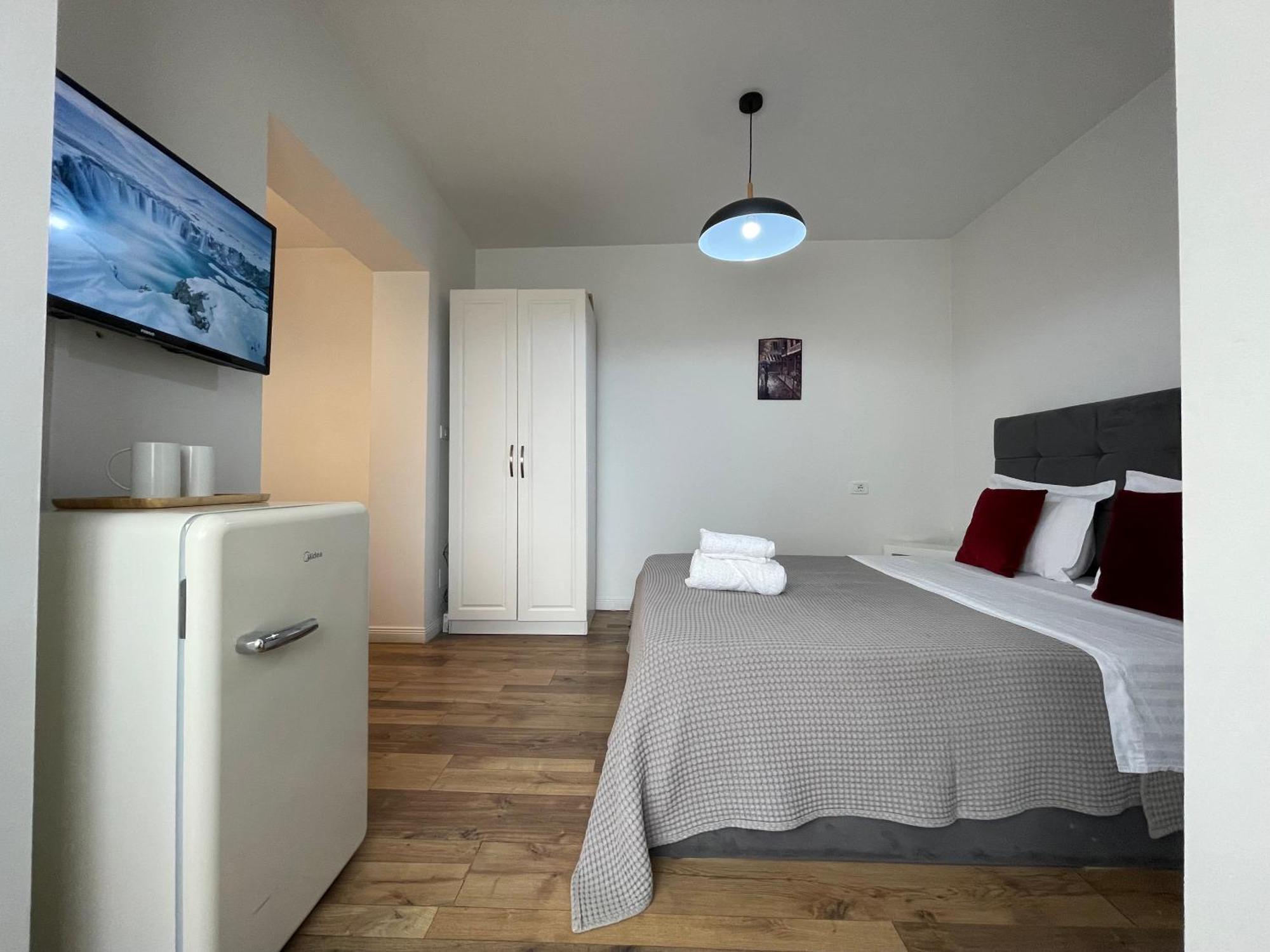 Central Studio Apartments Тирана Екстериор снимка